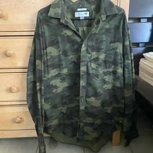 Mens camouflage long sleeve button up shirt, size XL, slim fit and stretch